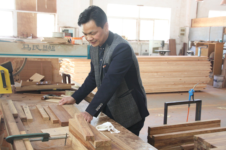 汇才匠心 | 潘顺明：桐乡工匠——精雕细琢坚守“红木梦”