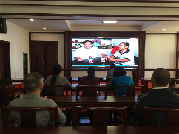 支部党员集中观看红船党课