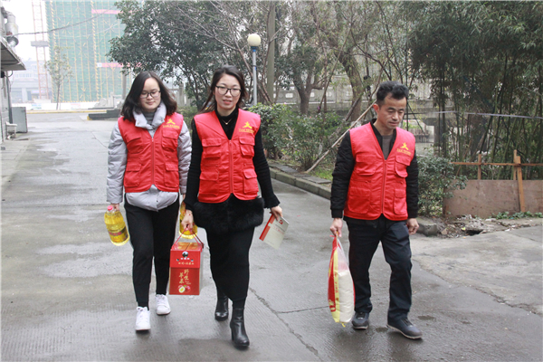 节前送温暖 | 汇才党支部慰问结对困难家庭