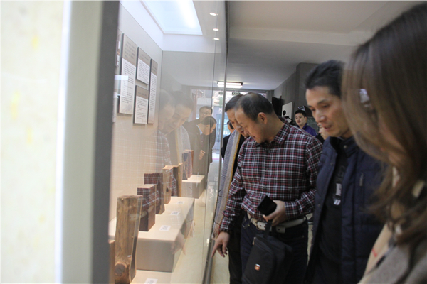 桐乡市侨联界别政协活动在汇才红木举行